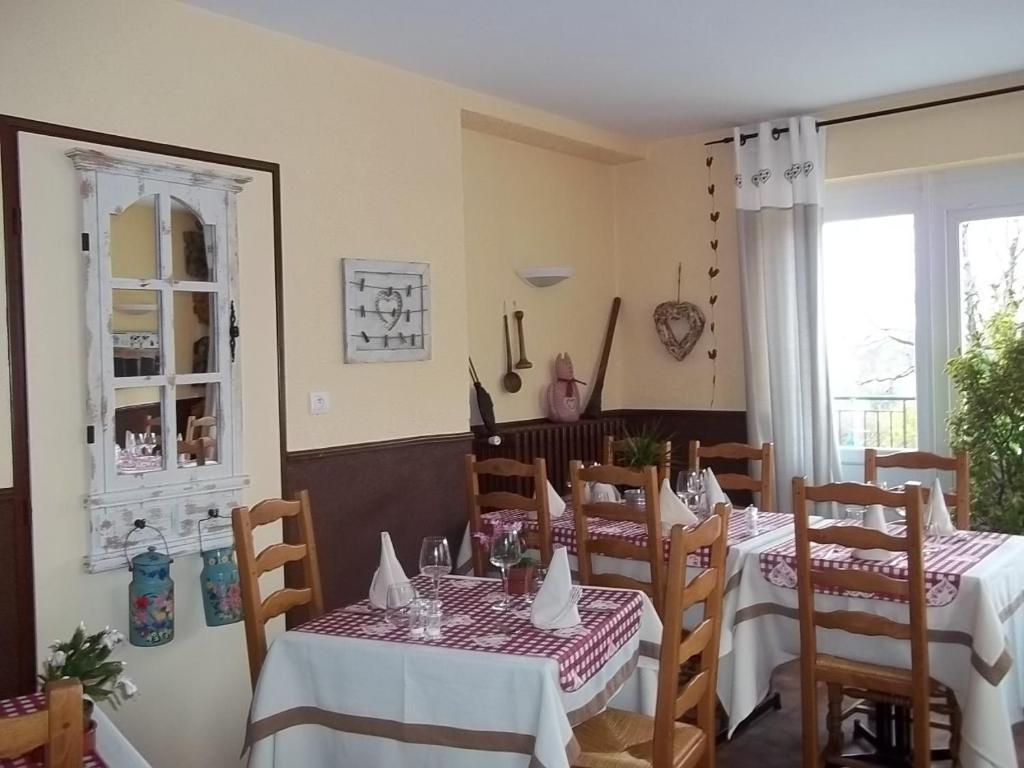 Hotel Restaurant Le Chalet Pierre-Percée エクステリア 写真