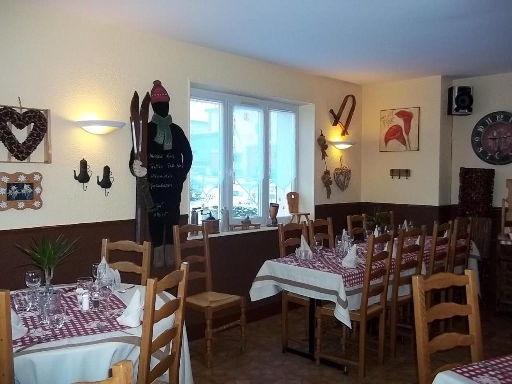 Hotel Restaurant Le Chalet Pierre-Percée エクステリア 写真