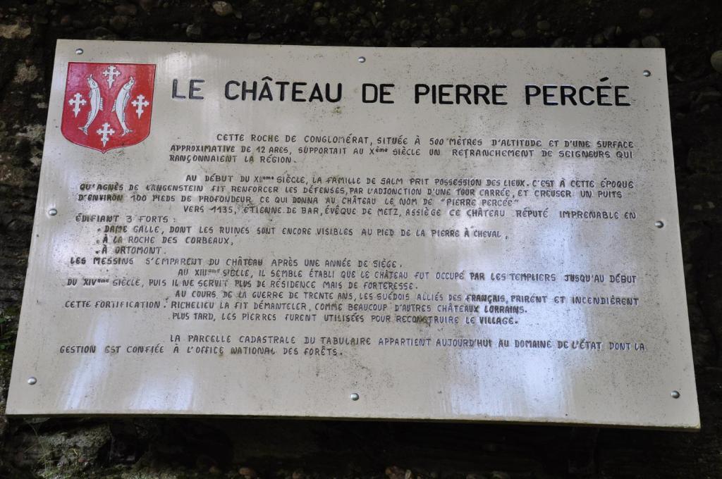 Hotel Restaurant Le Chalet Pierre-Percée エクステリア 写真